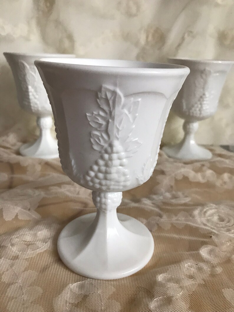 25/% OFF Vintage Indiana Harvest Grape Milk White Wedding Milk Glass Farmhouse Style Drinking Glasses Barware Sold Separately