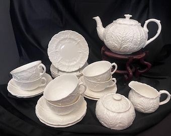 Coalport Wedgwood Courtyware Cabbage Tea Set / 1 Teapot - 6 Cups & Saucers - 1 Sugar dish with lid - 1 Creamer - 6 Butter/Desert plates