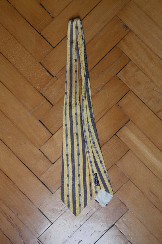 Vintage 1940s - 50s men necktie.