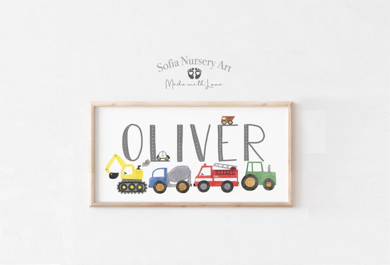 K&ouml;nnte beinhalten: Ein personalisierter Kinderzimmer-Kunstdruck mit dem Namen "Oliver", der in grauen Buchstaben mit einem Stra&szlig;enmotiv ausgeschrieben ist. Die Buchstaben sind mit bunten Spielzeugfahrzeugen verziert, darunter ein gelber Bagger, ein blauer LKW, ein grauer Betonmischer, ein rotes Feuerwehrauto und ein gr&uuml;ner Traktor.