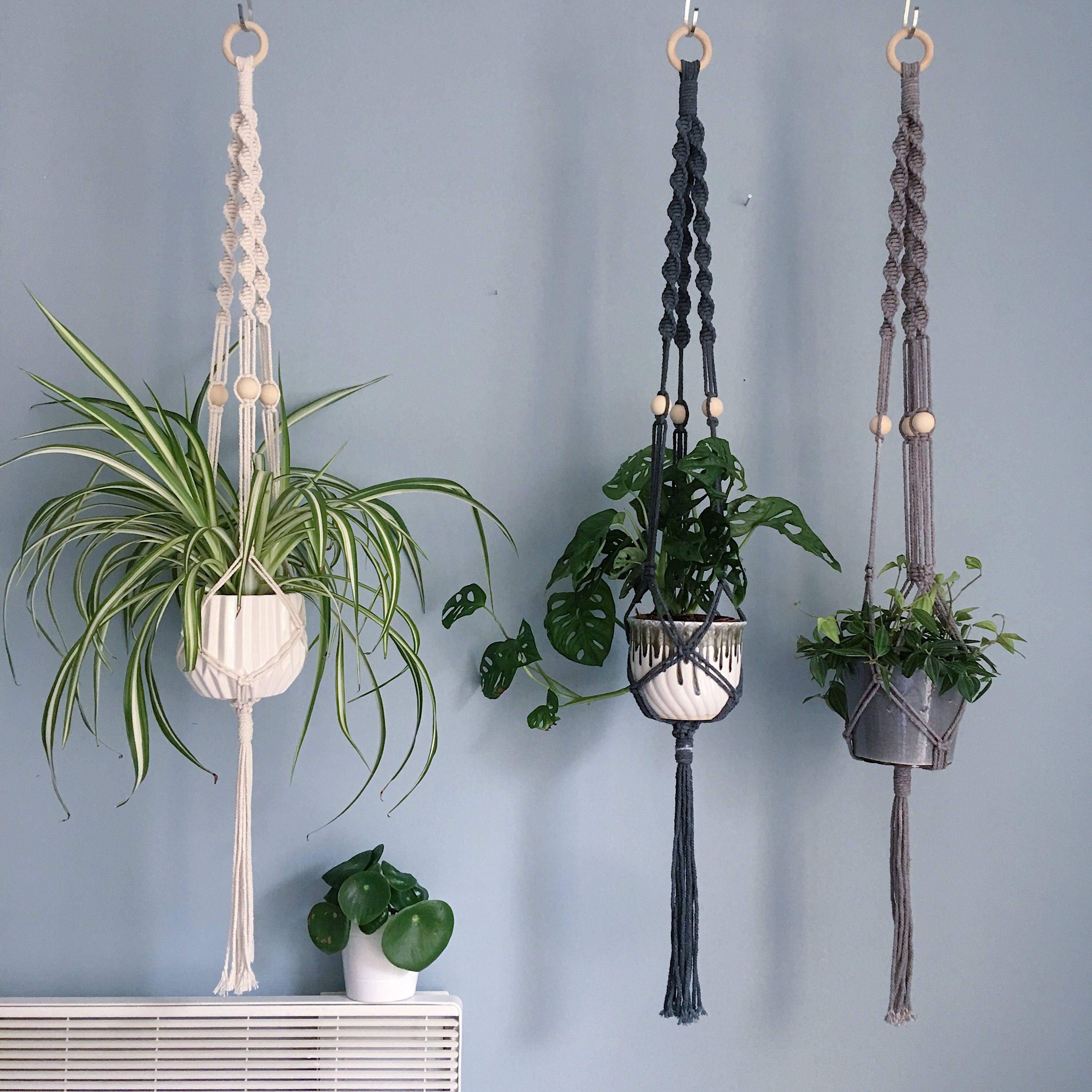 Plant hanger with beads