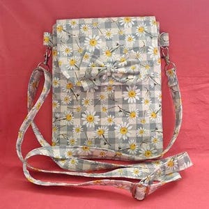 Bolso bandolera a cuadros azules con margaritas, bolso para teléfono móvil, bolsillo con cremallera, bolso bandolera, bolso de hombro, correa ajustable, cierre magnético a presión #935a