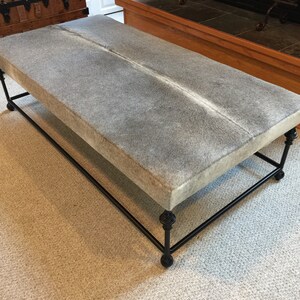 Custom Cowhide Iron Base Coffee Table Ottoman bild 2