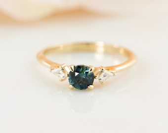 Yellow Gold 3 Stone Peacock Sapphire Engagement Ring, Kite Moissanite Ring, Teal Sapphire Trilogy Ring, Alternative Bridal, Gift for Wife