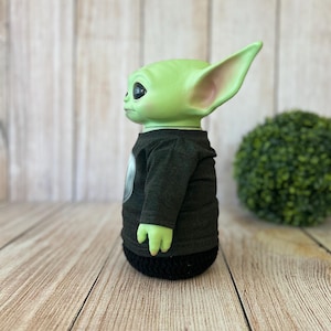 Tryckt t-shirt till Baby Yoda docka (28 cm) bild 3