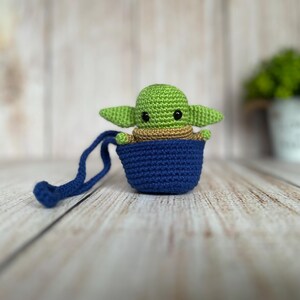 Baby Yoda/Grogu Plushie Amigurumi image 2