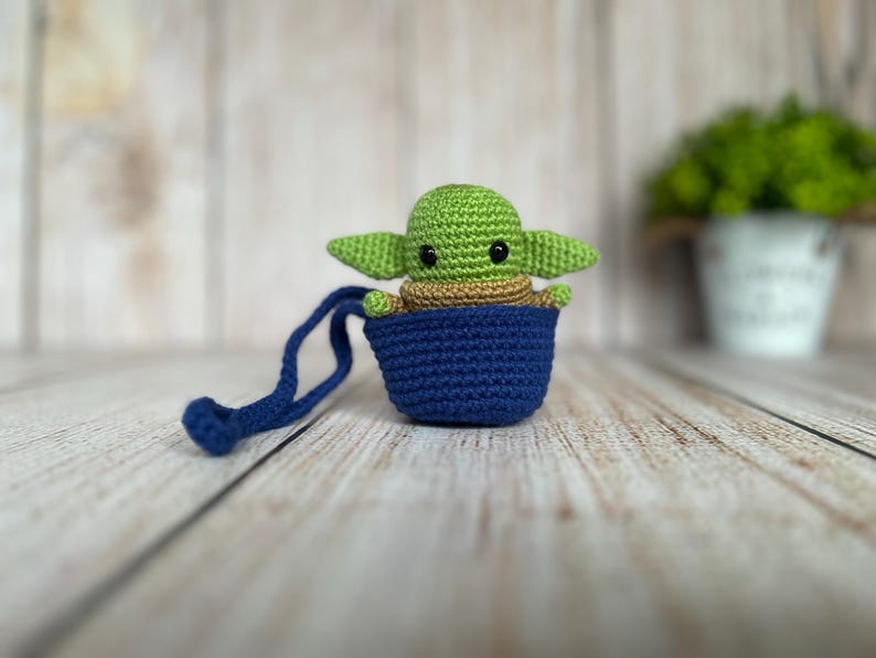 Baby Yoda/Grogu Plushie Amigurumi image 2