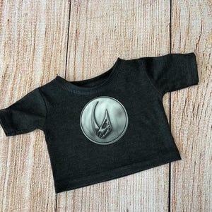 Tryckt t-shirt till Baby Yoda docka (28 cm) bild 4