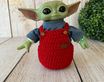 Salopette faite main pour poupée Baby Yoda (16,8 cm)