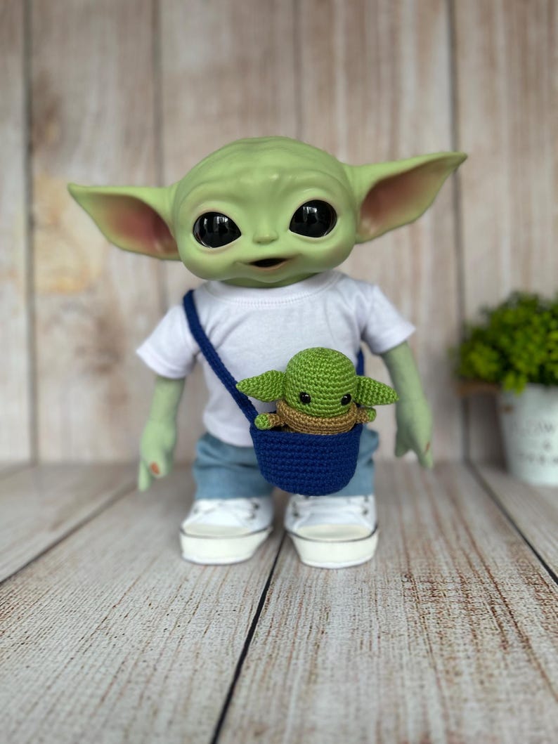 Baby Yoda/Grogu Plushie Amigurumi image 3