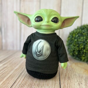 Tryckt t-shirt till Baby Yoda docka (28 cm) Clan Mudhorn