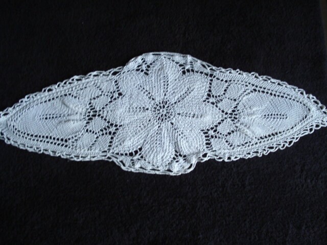 Crochet Napperon en Dentelle, Élégante Forme de Napperon, Crochet Décoration Table, Pièce Centrale, 