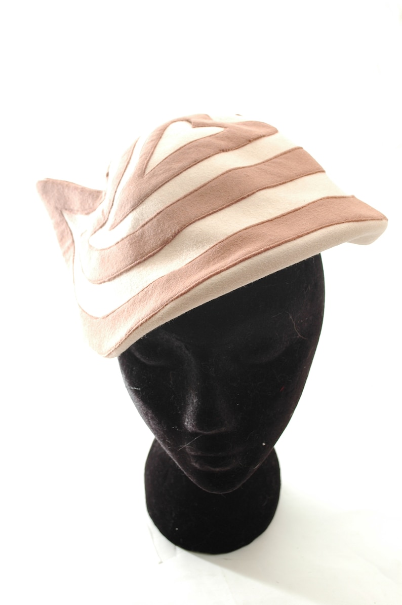 Vintage 1950s 50s G Howard Hodge Beige Tan Heart Ladies Beige Party Pillbox Hat Cloche Wool