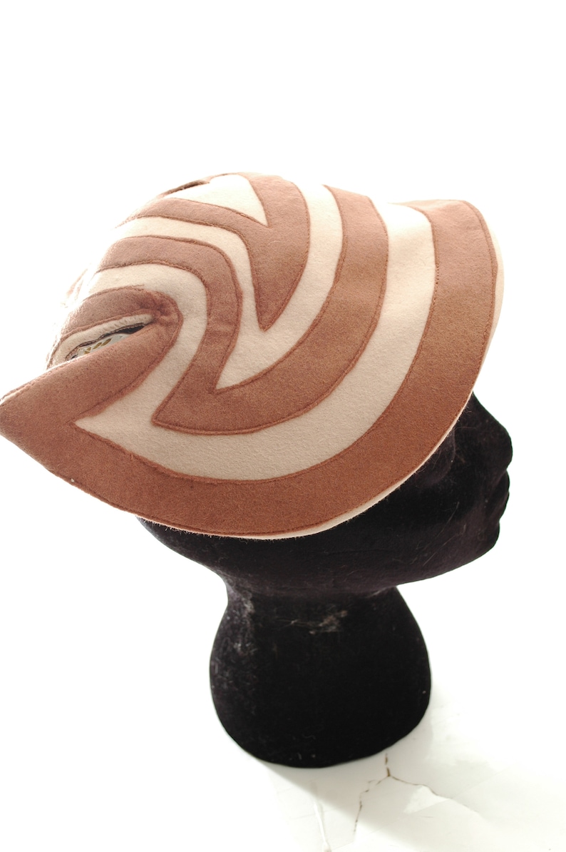 Vintage 1950s 50s G Howard Hodge Beige Tan Heart Ladies Beige Party Pillbox Hat Cloche Wool