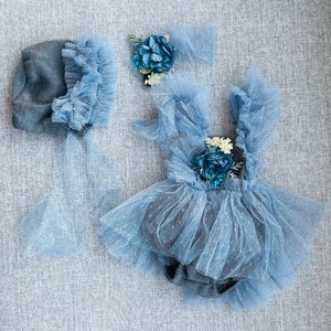 Newborn/0-3 months old photoshoot accessory set, dress, hat, shoes, pillow