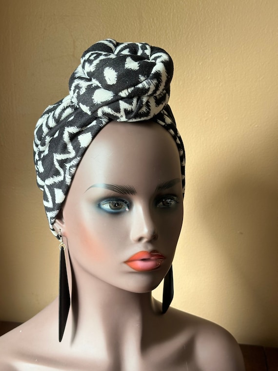 Pre-tied Turban, Women Pre-tied Headwraps, Pre-tied Stretch Headwrap, Chemo Cap, Alopecia Cap, Ready-to wear Black Headwrap, Turban with bun