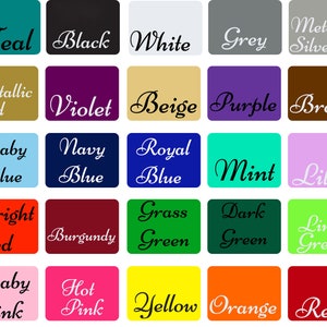 Pode incluir: Uma tabela de 25 amostras de cor com os nomes de cada cor escritos em fonte cursiva preta. As cores incluem azul-petr&oacute;leo, preto, branco, cinza, prata met&aacute;lica, ouro met&aacute;lico, violeta, bege, roxo, marrom, azul beb&ecirc;, azul marinho, azul royal, menta, lil&aacute;s, vermelho brilhante, bord&ocirc;, verde grama, verde escuro, verde lim&atilde;o, rosa beb&ecirc;, rosa quente, amarelo, laranja e vermelho.