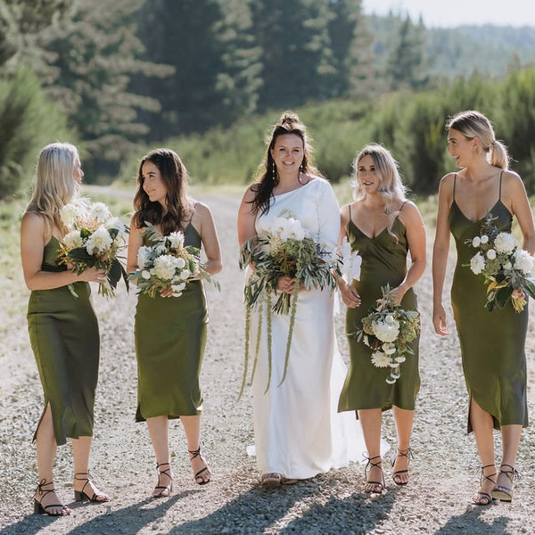 Robe de demoiselle d'honneur en satin de couleur vert olive foncé, robe spaghetti, robe de mariée, robes de demoiselle d'honneur, robes de mariée, robe personnalisée, robe longue