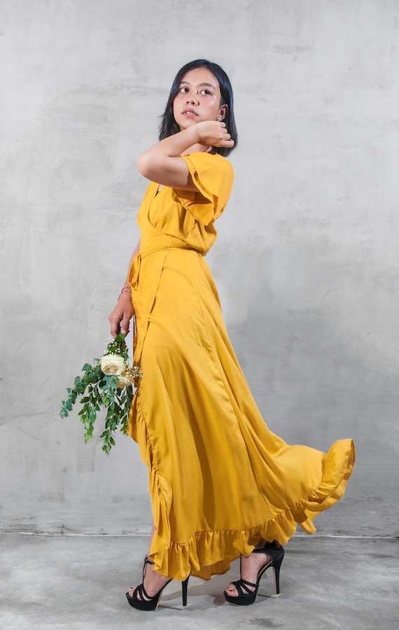 Vestido amarillo online cruzado