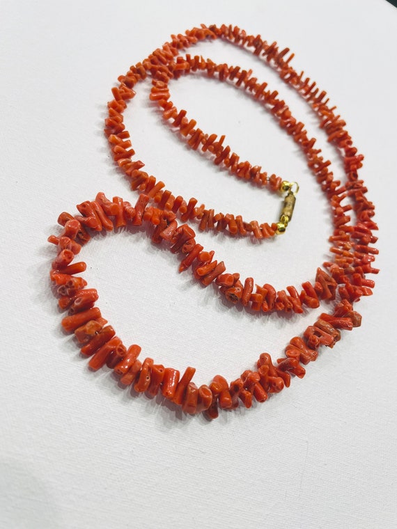 Collier Ancien Mi-long En Branches De Corail Véritable - Couleur Orange Peau De Pêche - Très Bon état