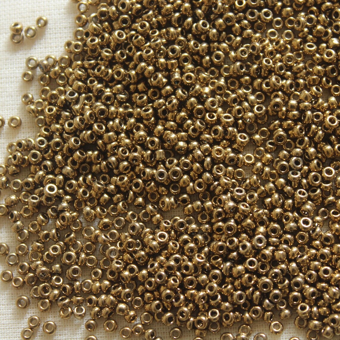 15/0 Metallic Antique Gold Seed Beads tiny - Etsy