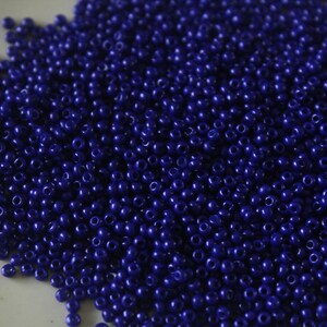 13/0 Opaque Royal Blue Seed / Rocaille Beads para Luneville / Tambour / Aari GoldWork Bordado y fabricación de joyas.