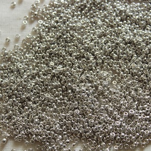 15/0 Metallic Silver Seed Beads (Tiny)