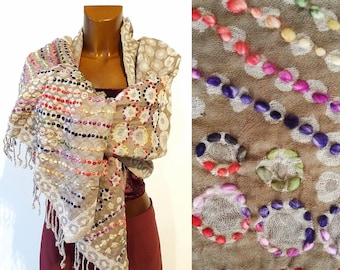 Indian beige merino wool scarf hand-embroidered with colored circles