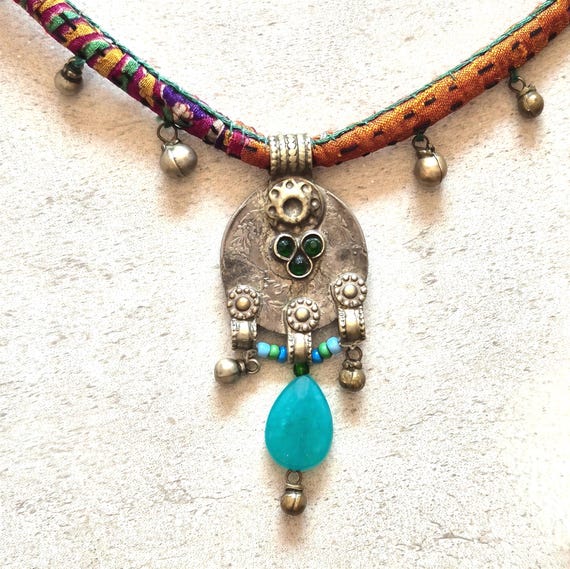 Collier Ethnique Vintage Avec Pierre Naturelle