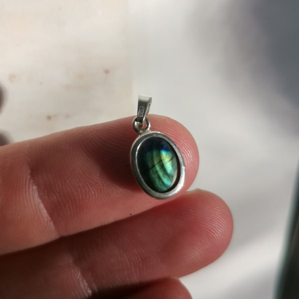 Original Finnish spectrolite 925s pendant / handpolished labradorite