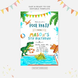 Peut inclure: Une invitation colorée à une fête de piscine sur le thème des dinosaures. L'invitation représente une piscine avec deux dinosaures, un ballon de plage et une bouée. Le texte indique "Veuillez nous rejoindre pour une fête de piscine en l'honneur du 5e anniversaire de Mason".
