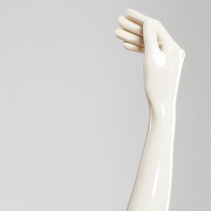 Long gloves made of molded latex in white color image 1