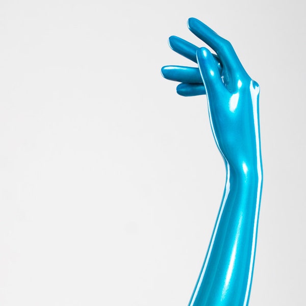 Long gloves made of molded latex in metallic blue color