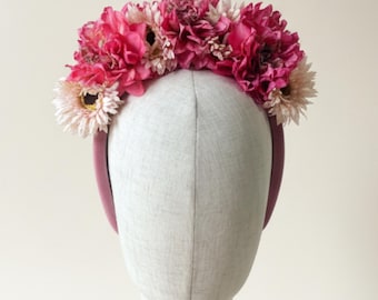 Diadema de corona floral rosa intenso – Corona de flores para festivales, tocado llamativo, diadema para invitadas de boda, tocado para el Derby, tocado de verano