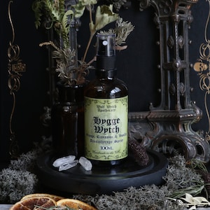 Hygge Raumspray, Herbst Raumspray, Witchy neues Zuhause Geschenk, Gothic Hochzeitsgeschenk, Ätherisches Öl Raumspray