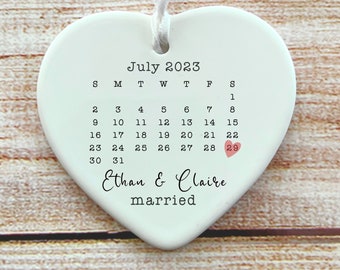 Calendrier d'ornement de mariage, cadeau de mariage, décoration de date de mariage, cadeau d'anniversaire, premier Noël, cadeau de jeunes mariés, cadeau de mariage unique