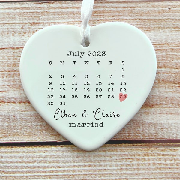 Married Ornament Calendar, Wedding Gift, Wedding Date Ornament, Anniversary Gift, Our First Christmas, Newlywed Gift, Unique Wedding Gift
