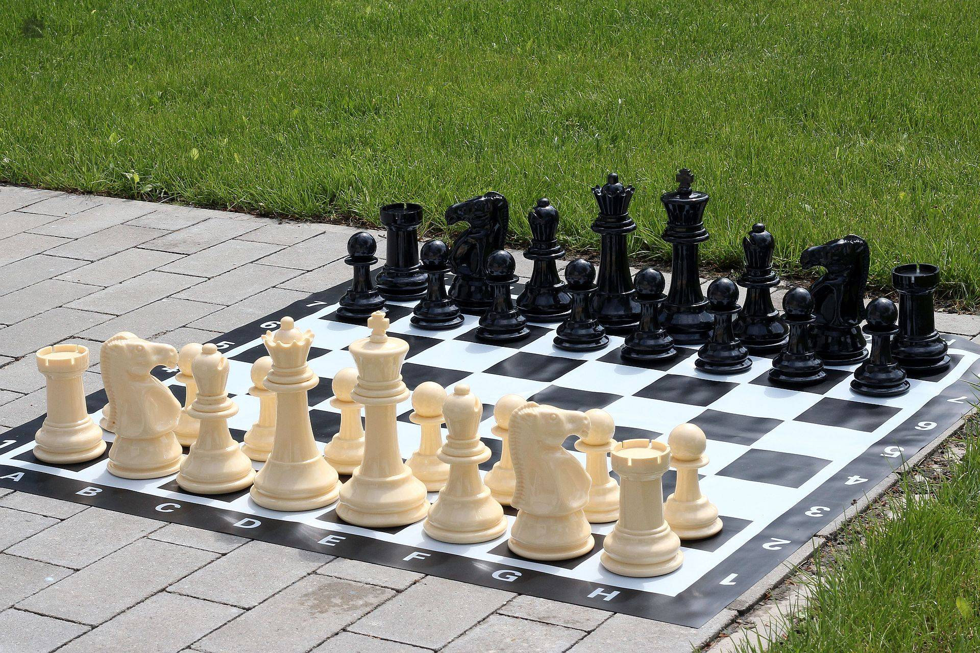 Giant Chess Game by Hermes - Petagadget  Giant chess, Chess set, Modern chess  set