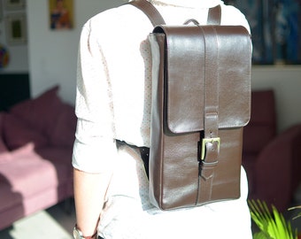 BACKPACK for Chess ! - Leather Bag - For smaller size chess: approx 11-14"/ 28-35cm - Can be Personalized