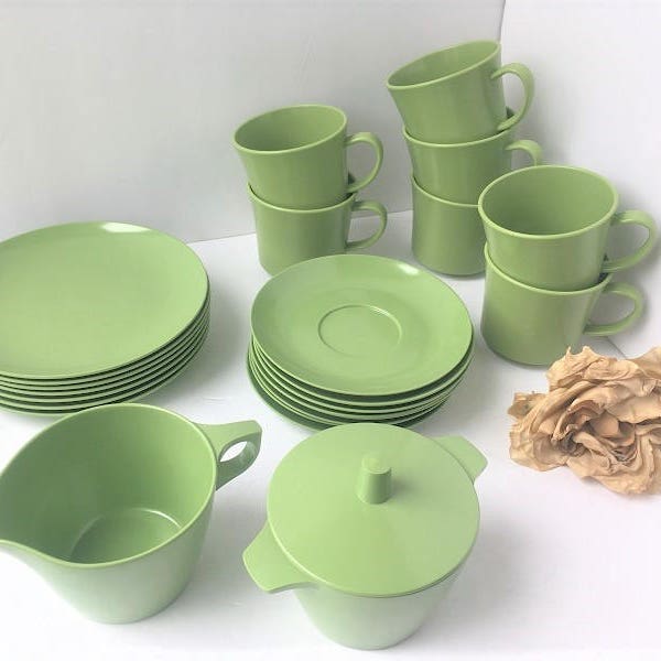 Green Melamine Dishes / Green Melamine Plates / Green Plates / Plastic Dishes / Melamine Plates / Melamine Dishes / Outdoor Dishes