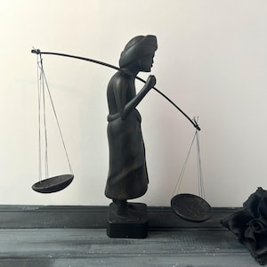 African Wood Man Statue / Wood African Sculpture / Wood African Statue / Wood Statue / African Art / Hand-carved Art / Balance Sculpture