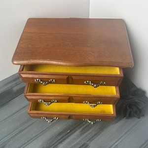 Wood Jewelry Box / Wood Jewelry Box / Medium Wood Jewelry Box / Jewelry Box / Vintage Jewelry Box / Jewelry Chest