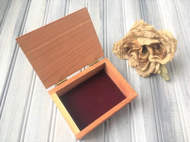 Carved Cedar Wood Box Wood Trinket Box Carved Trinket Box Collector Wood Box Cedar Box Keepsake Box Beaver Wood Box