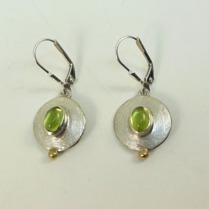 Hanging earrings with peridot