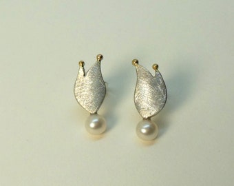 Ear studs with pearl, silver and gold beads