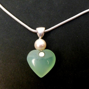 Necklace pendant chrysoprase heart