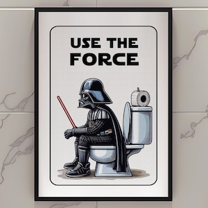Może przedstawiać: Oprawiony wydruk przedstawiający Dartha Vadera siedzącego na toalecie, trzymającego czerwony miecz świetlny. Tekst "USE THE FORCE" jest wyświetlany nad postacią. Grafika jest na białym tle.