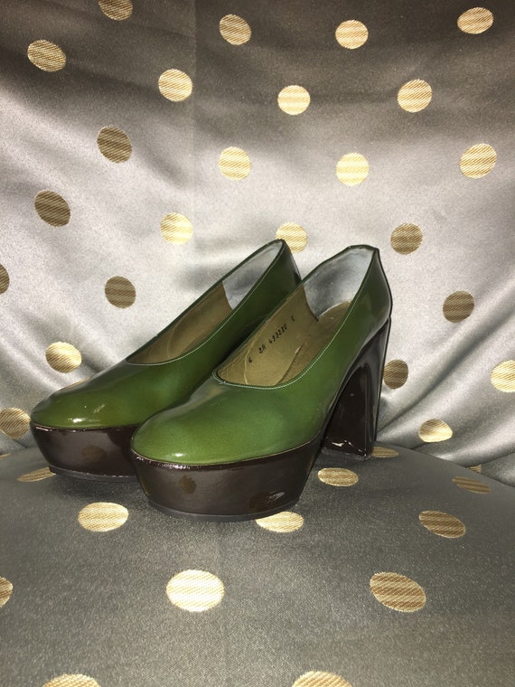 Groovy 70's Pumps
