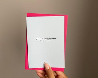 Vous savez que vous vieillissez lorsque vous commencez à plisser les yeux pour lire cette carte Carte drôle Carte personnes âgées Carte blague Vieille carte blague