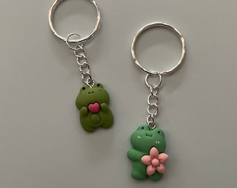 かわいいカエルのキーホルダー ハート付きのかわいいカエル キュートな